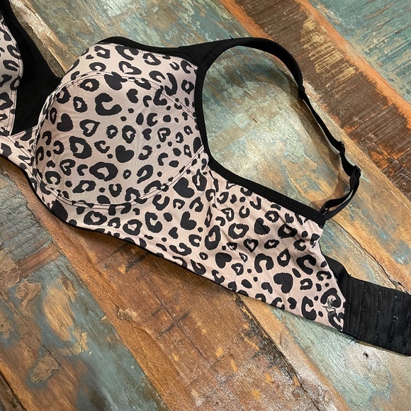 TORRID Mid Impact Leopard Print Underwire Sports Bra NWOT - Picture 4 of 14